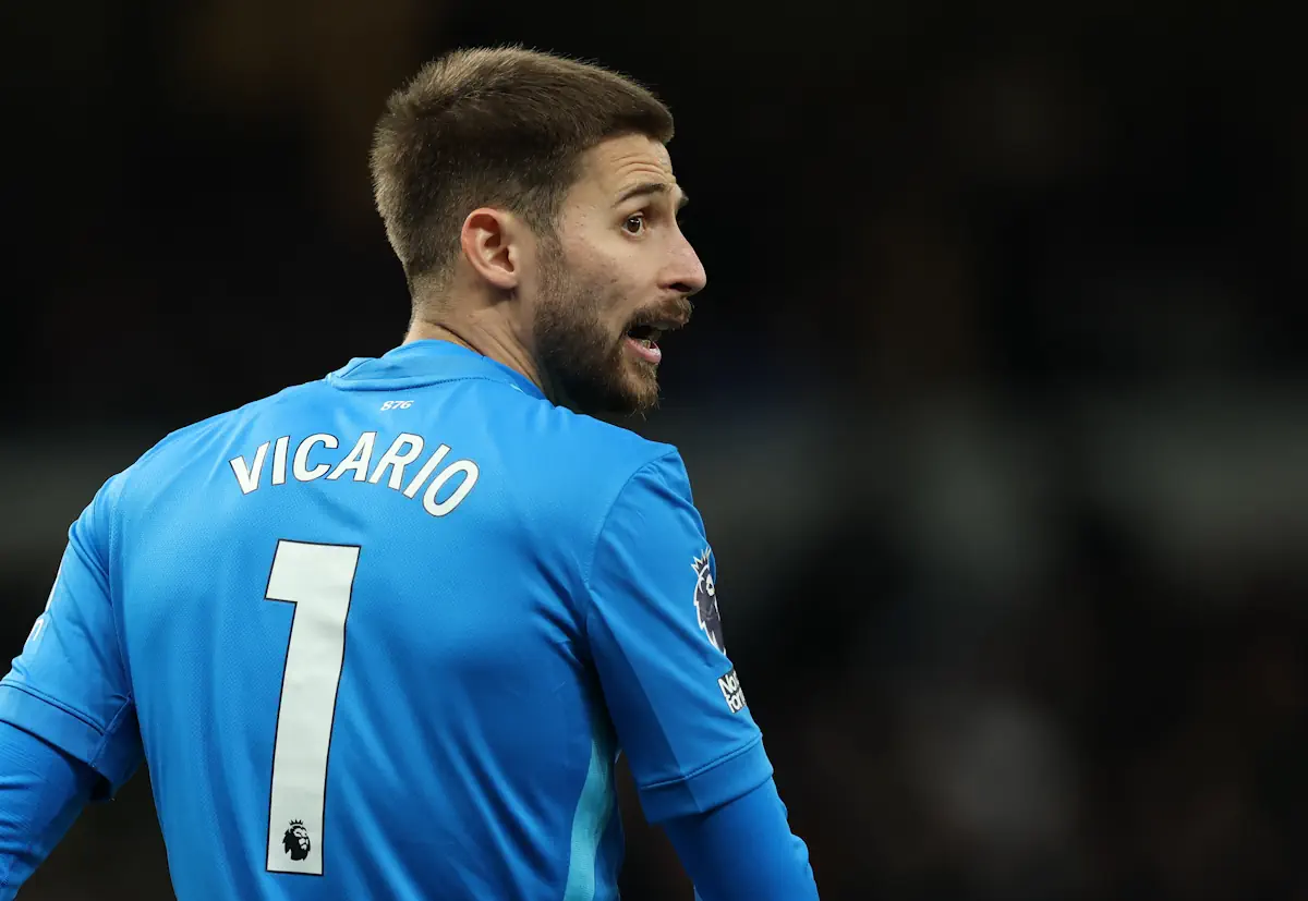  Ex PL striker Dean Ashton believes there is no experienced option to replace struggling goalkeeper Vicario